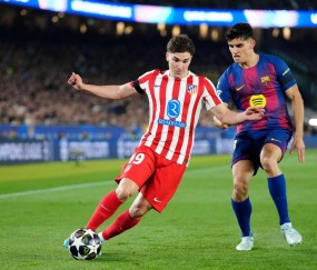 曼城的痛:阿尔瓦雷斯飙无敌任意球世界波,轰开巴萨大门,现场视角,太丝滑了