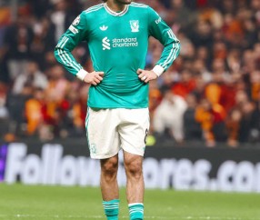 欧冠利物浦0-1加拉塔萨雷，手球判罚被质疑，单刀错失暴露问题